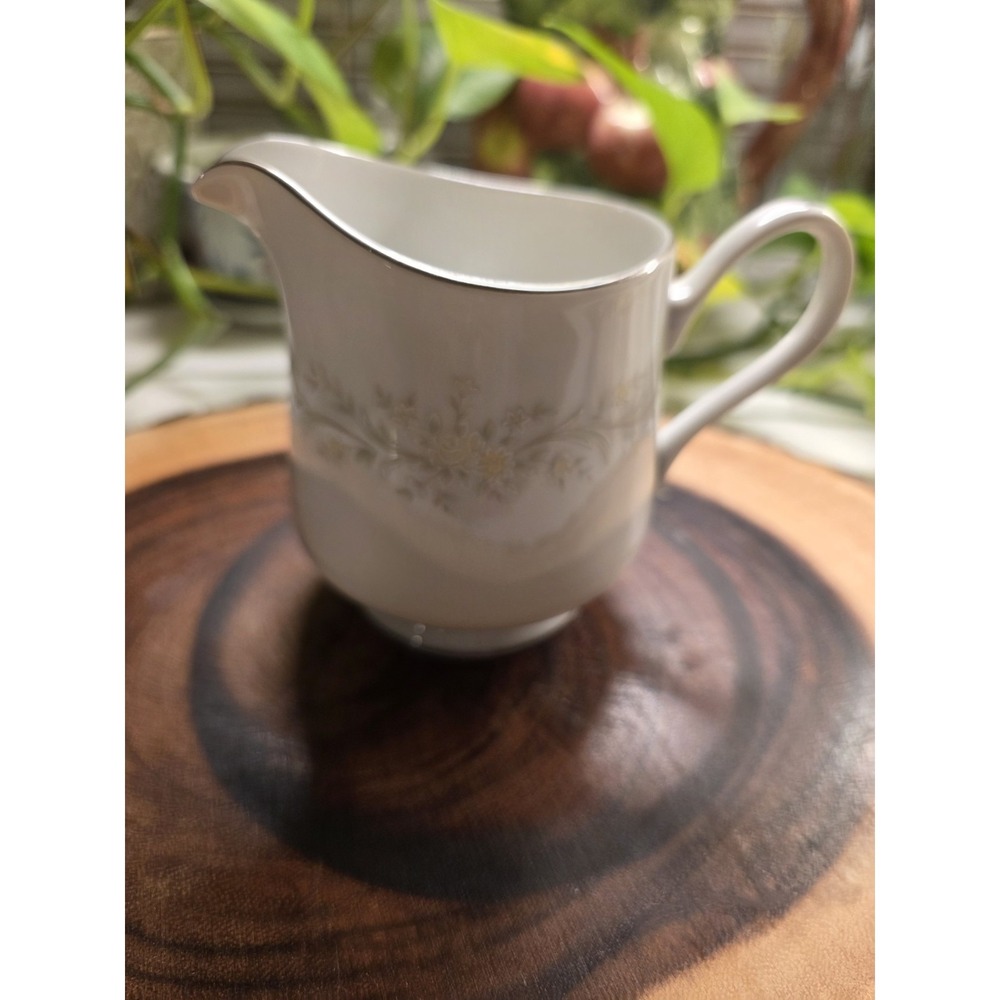 Vintage Crown‎ Victoria Fine China Carolyn Creamer/Pitcher Japan EUC